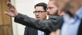 Flyktingar ska tvingas betala full vårdavgift
