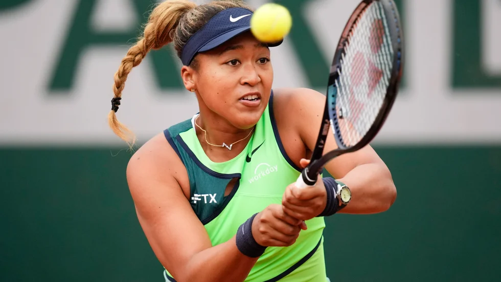 Naomi Osaka drar sig ur Wimbledon.