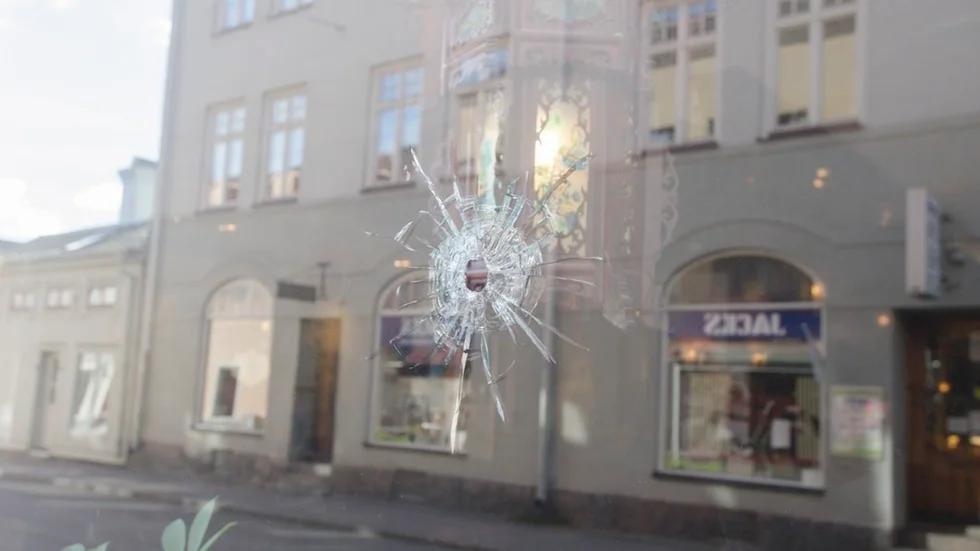Den grova kriminaliteten ska inte komma undan med våldsdåd mot restauranger, skjutningar och andra övergrepp. Det handlar både om trovärdigheten i samhällets våldsmonopol och om allmänhetens trygghet och säkerhet.