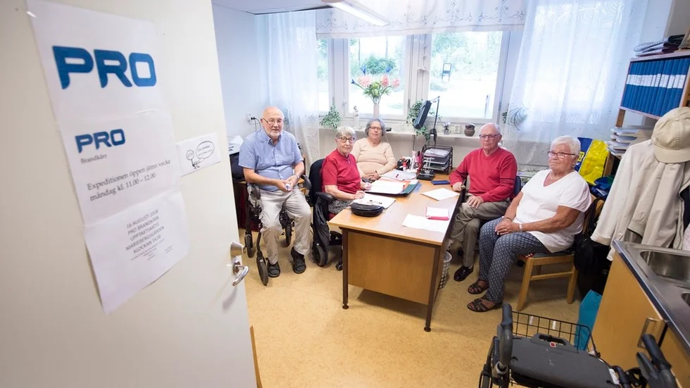 PRO Brandkärr står utan lokal och tvingas lägga ned sin verksamhet. Sorgligt, tycker frv Sven-Erik Lund, kassör, Anita Kernell, sekreterare, Ingrid Lindgren, Hans Fahlén och Ing-Mari Eklöf.