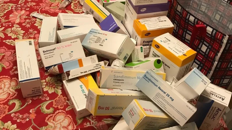 Skribenten menar att det florerar för mycket medicin i samhället.
