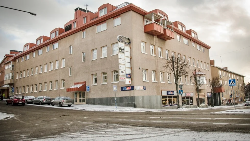 Flen intar just nu en sjätteplats i omröstningen "Rösta fram Sveriges fulaste stad" som genomförs av den ideella föreningen Arkitekturupproret.