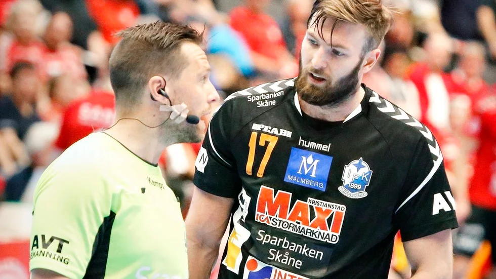 Den tidigare Guifstjärnan Helge Freiman blev utbuad i Stiga Sports Arena när hans nuvarande klubb vann och blev klart för SM-semifinal.