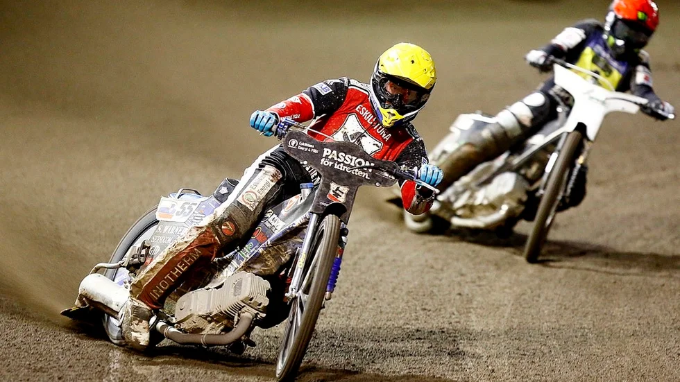 Smedstjärnan Matej Zagar var tisdagskvällens kung i Avesta. Här leder han före hemmalagets främste, Tai Woffinden.