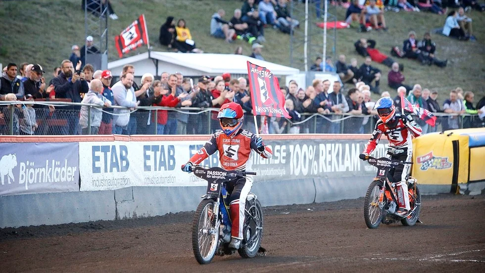 Grzegorz Walasek och Mikkel Michelsen tog två femettor tillsammans när Smederna körde sig till slutspel.