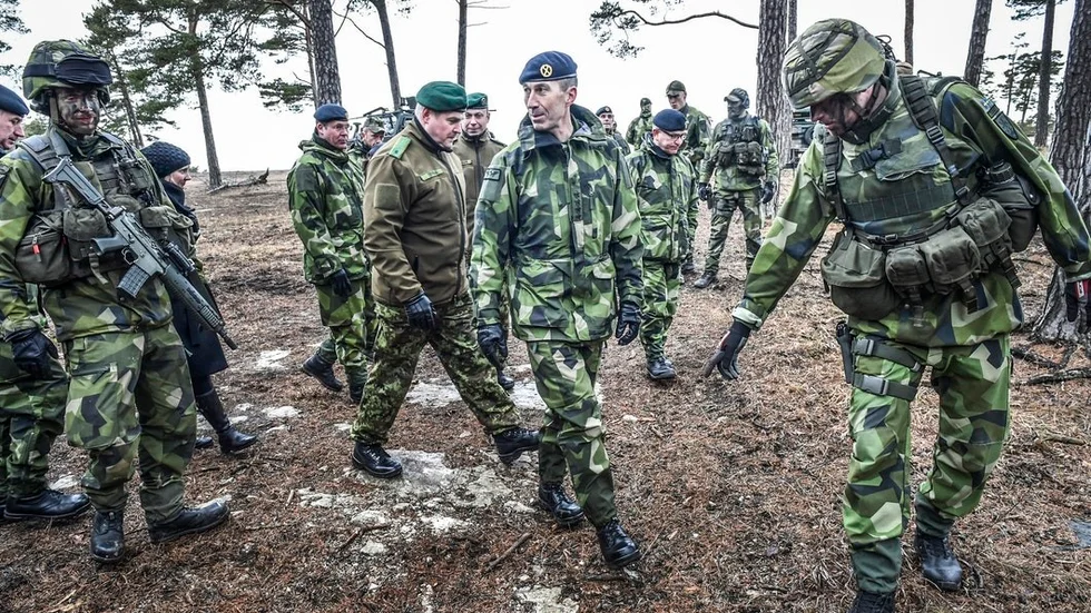 Svensk försvarspolitik slits mellan neutralitetsnostalgi och Nato-närmande. Det ger oss inga garantier i händelse av en verklig krissituation. Ett Natomedlemskap är det säkraste handlingsalternativ som står till buds. FOTO: TOMAS ONEBORG/SVD/TT