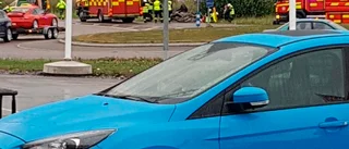 Bilist voltade på Västerleden – fördes till sjukhus