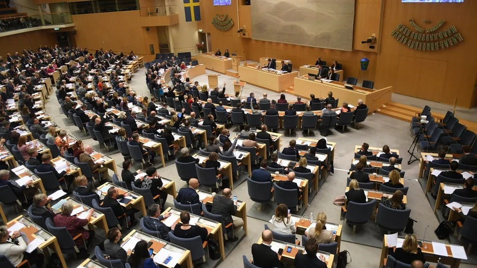 Den blåbruna röran röstade igenom nedskärningar på 2,1 miljarder nästa år inom miljö och klimat, skriver Linus Lakso (MP) och Anna Wåhlström (MP).