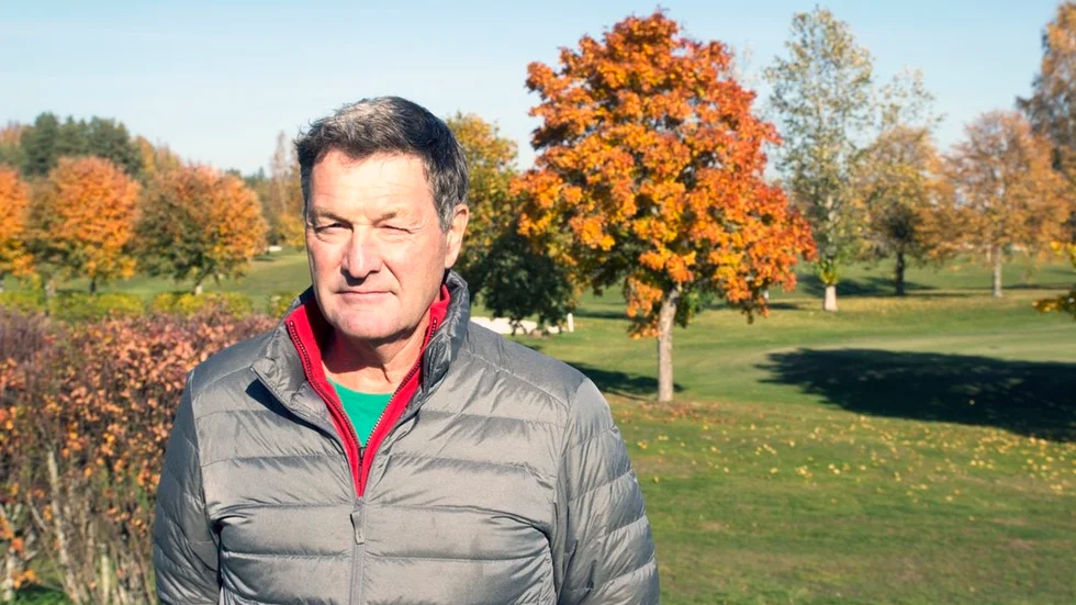 Björn af Klercker har varit elitspelare i golf, men nu nöjer han sig med något varv i veckan ute på vackra Jättorp. Den mesta golftiden ägnas i stället åt att planera och förbereda sommarens stortävling på samma bana.
