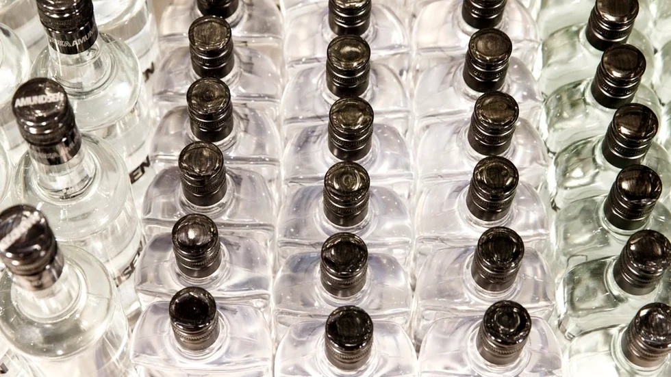 Vingåkersborna försökte föra in 79 liter sprit, 247 liter vin och 1 400 liter öl i landet, till ett sammanlagt värde av cirka 30 000 kronor. Foto: Gorm Kallerstad/NTB/TT