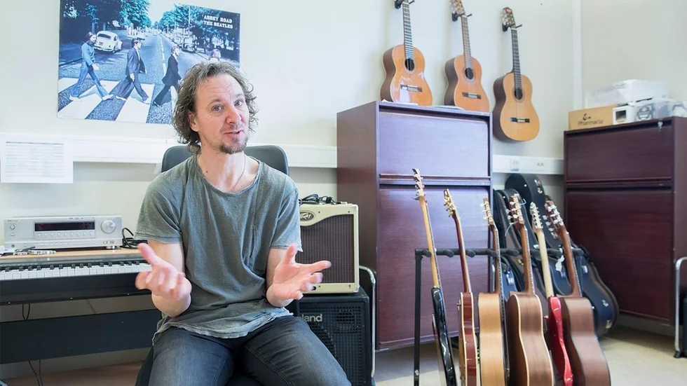 Man blir aldrig fullärd på ett instrument, konstaterar Henrik Olsson. "Ju mer man lär sig, desto mer inser man hur mycket man inte kan", säger han.