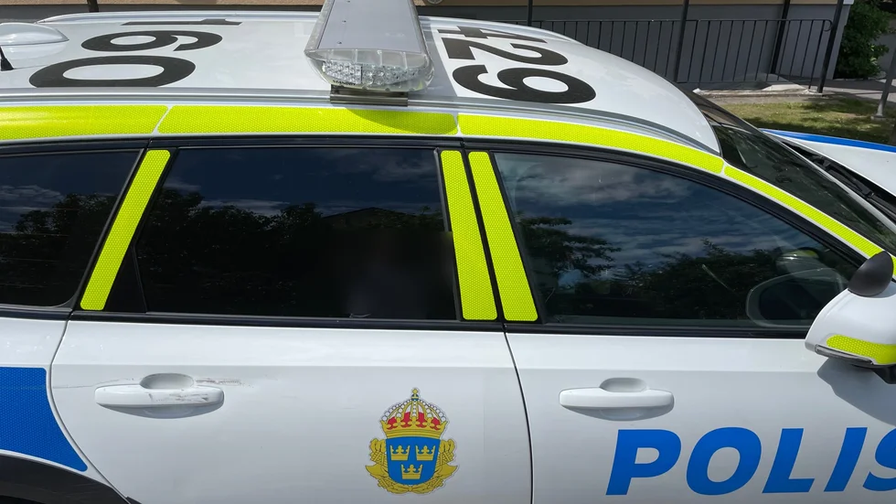 Två personer anhölls under söndagen, men släpptes senare under dagen. 