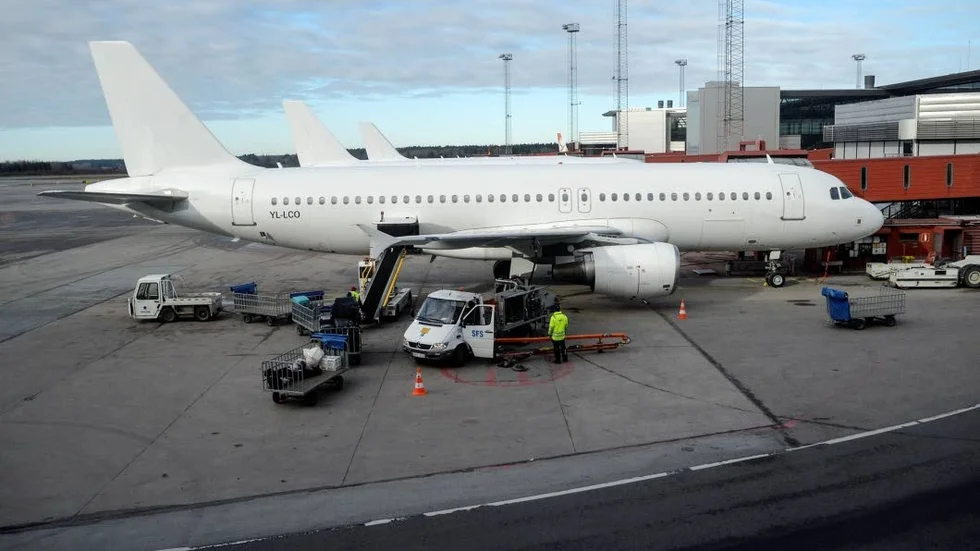 Någon utbyggnad av till exempel Arlanda kan inte komma ifråga om man menar allvar med klimatpolitiken, anser skribenten.