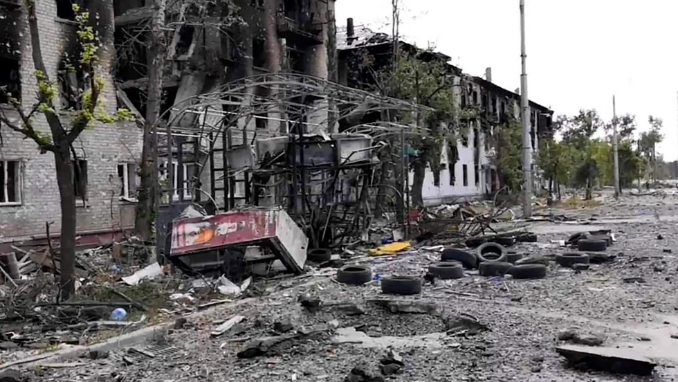 Förstörda hus i Luhanskregionen i Ukraina i juli 2022. Luhansk är en av de regioner som Rysslands president Putin sagt ska hålla så kallade folkomröstningar med syftet att ansluta dem till Ryssland.