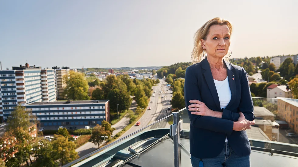 Boel Godner (S) säger att Södertälje kommun gläds åt att den planerade upprustningen av motorvägsbron skjuts på framtiden.