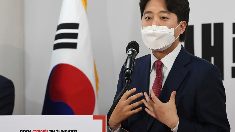 Lee Jun-Seok blev politiker i 20-årsåldern och har medverkat mycket i tv. Arkivbild.