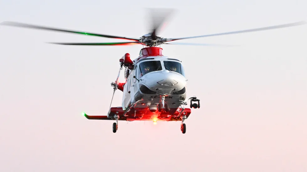 En stor räddningsinsats, med bland annat helikopter, startades efter larmet om olyckan i somras. Arkivbild.