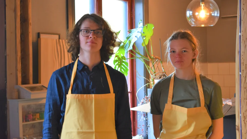 Albin Eriksson och Klara Holmberg är taggade för deras sommarjobb. 