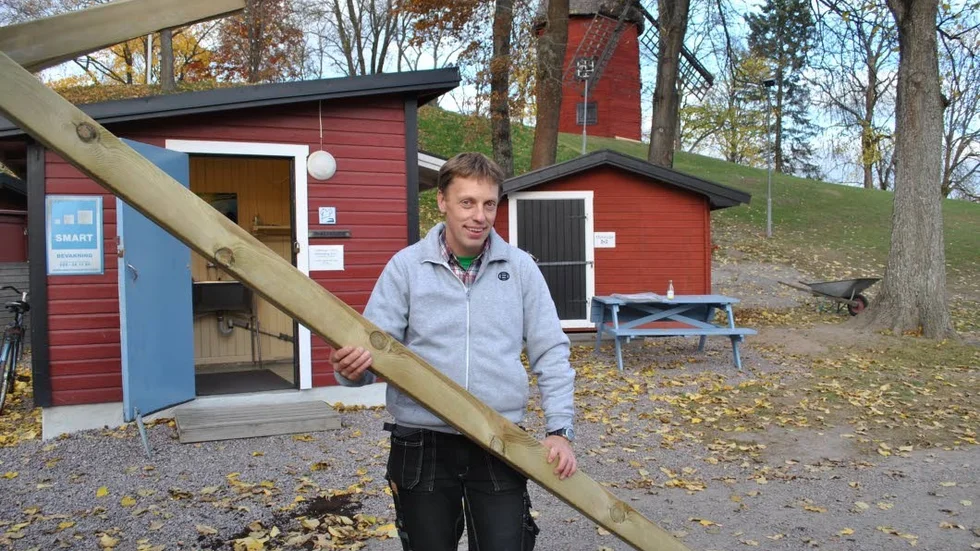 Hela året.  Det finns alltid jobb för turistföretag. Nu rustar Johan Stenberg upp köket och tvättstugan på Korskullens camping.