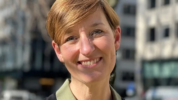 Eva Schultz från Vimmerby bor och verkar i Bryssel. För henne är det viktigt att rösta i det svenska valet, trots att hon inte längre bor här.