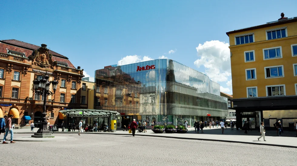 Efter söndagens olycka på Stora torget väljer polisen att förhöra föräldrarna till de inblandade barnen.