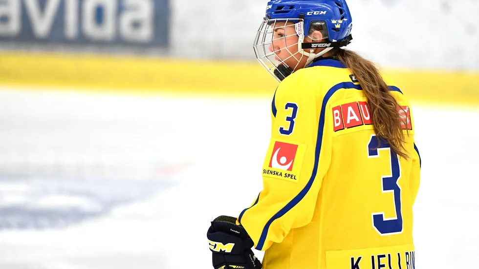 Damkronornas och HV71:s back Anna Kjellbin ser fram emot återtåget mot A-VM och OS. Arkivbild.