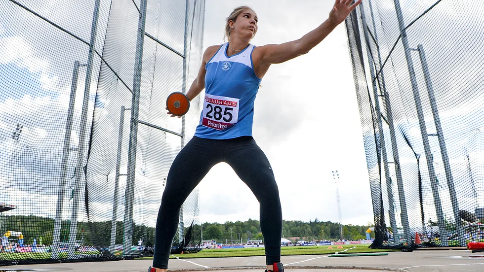 Nyköpingskastaren Emma Ljungberg, som tävlar för Spårvägen, siktar mot SM-medaljerna och Finnkampen.