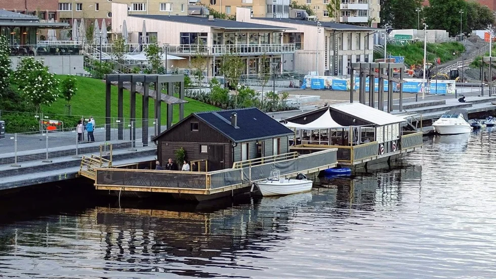 Säljare till restaurangflotten är Christian och Lisa Eriksson-Mård som drivit Kajplatsen Restaurang & Café sedan 2017. I sommar har flotten på grund av coronakrisen inte sjösatts.