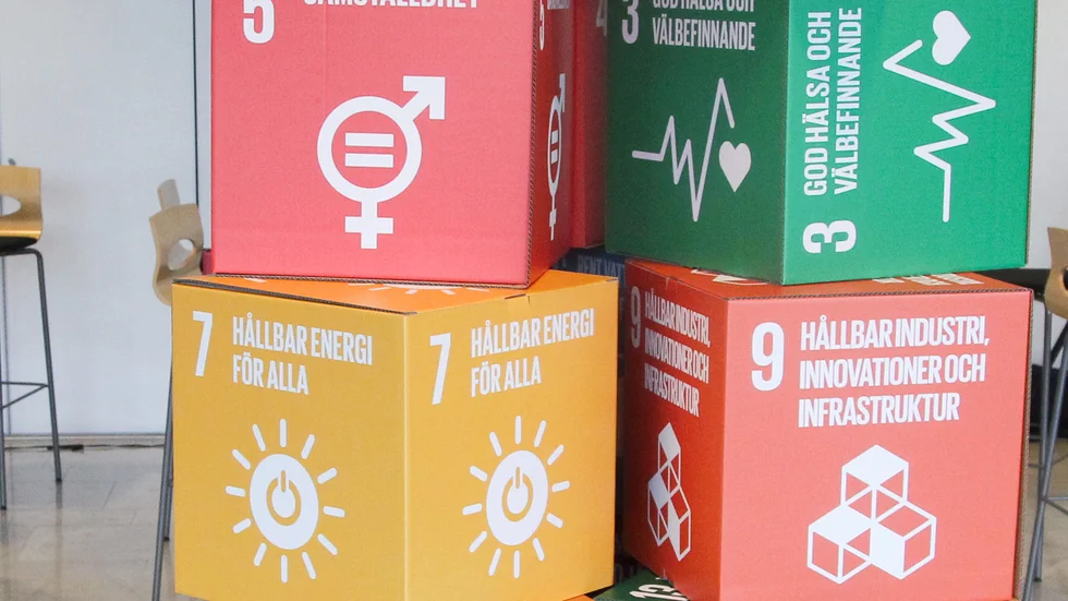 Kommuners implementering av Agenda 2030 och de globala målen för hållbar utveckling är en av faktorerna som undersöks av Miljöbarometern. Likaså är den yrkesspecifika kunskapsutvecklingen inom Agenda 2030.