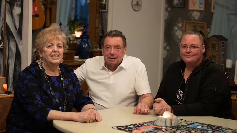 Monica och maken Ture Isaksson samt kassören Johanna Löfgren hoppas på att få in mer pengar så att de kan genomföra en öppen jul om än den inte blir som vanligt i år. 