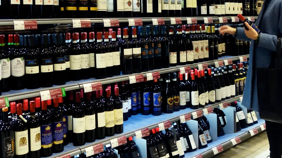 På samma sätt som öl tas på stort allvar, borde Systembolaget kunna ta fruktvin och glögg på samma allvar, menar debattören.