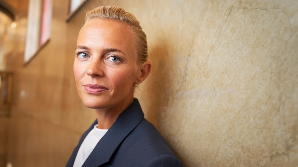 Insändarskribenten och kulturchefen Catarina Nitz uppskattar båda Josephine Bornebuschs tv-serie "Älska mig". Säsong 2 har nu premiär på Viaplay. 