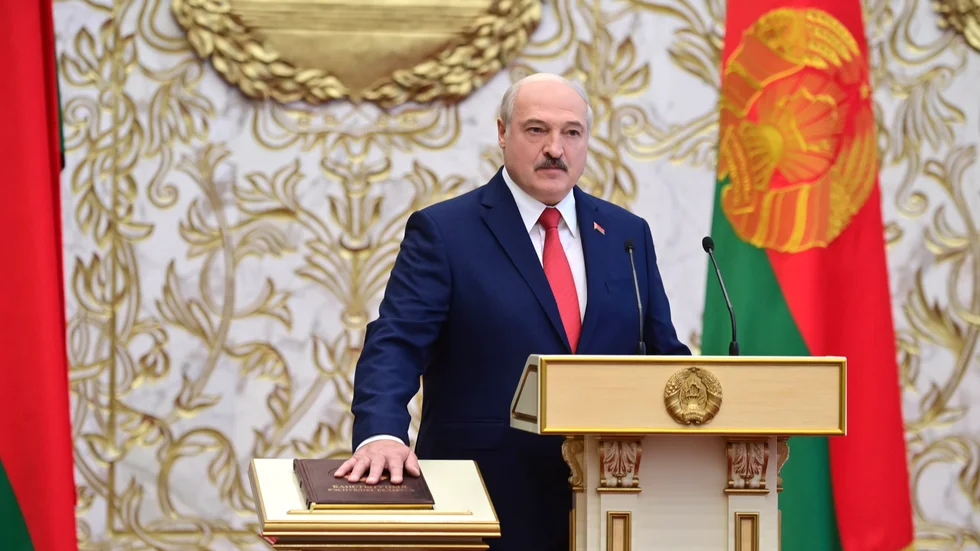 Belarus president Alexandr Lukasjenko svär eden den 23 september och inleder en sjätte mandatperiod som president. Arkivbild.