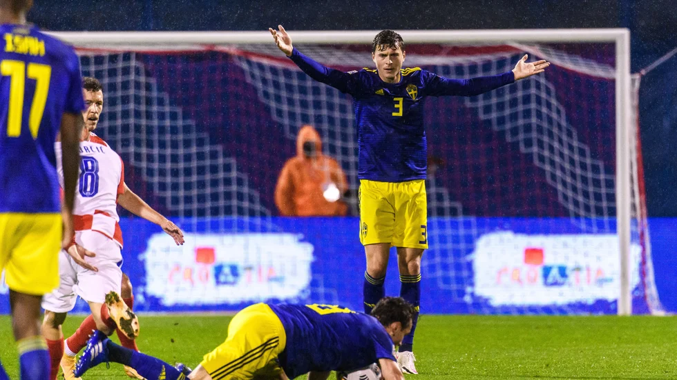 Victor Nilsson Lindelöf och Albin Ekdal (liggande) säger att "man vill mäta sig med de bästa".