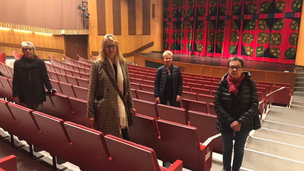 Styrelsen för Ordmån ser fram emot höstens program som kommer att genomföras i Christinasalen där det är lättare att hålla avstånd. Från vänster Maria Falk, Siv Öhlund, Ann-Charlott Ström Wiklund och Gunny Hägg.