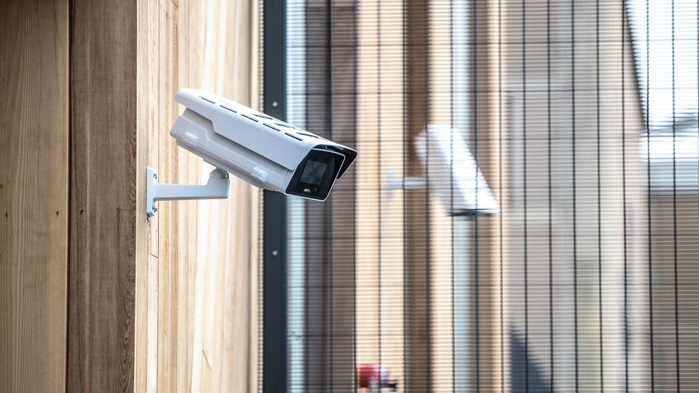 Videomaterial från 150|000 övervakningskameror, bland annat från banker, fängelser och biltillverkaren Tesla, har hamnat i händerna på hackare. Arkivbild.