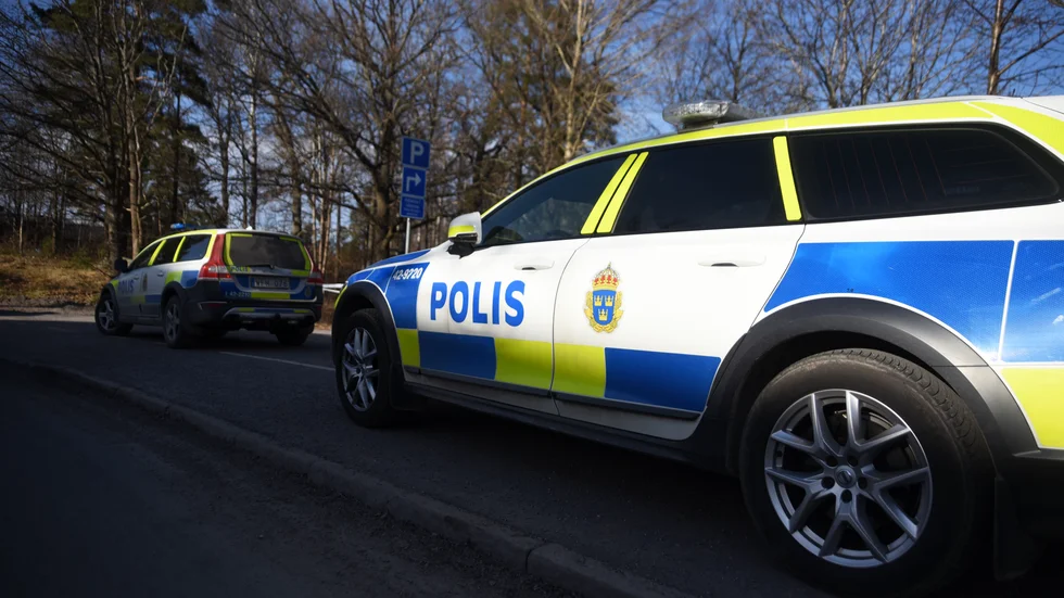 Polisen hade mycket personal på plats i sitt utredningsarbete i Finspång på måndagseftermiddagen.