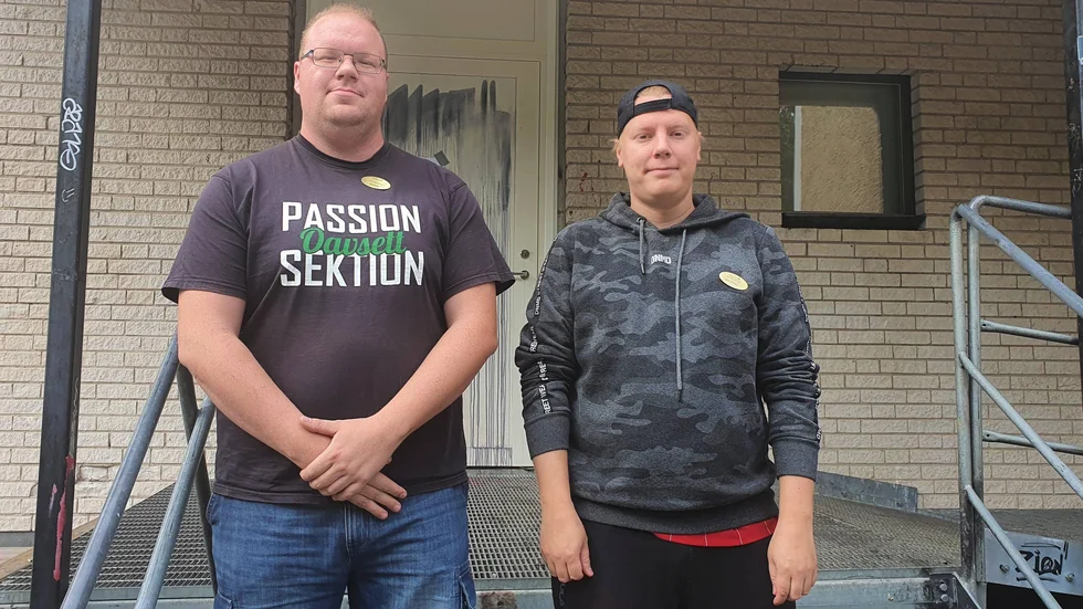 Fritidsledarna Björn Thoren Gustafsson (t v) och Mattias Norling har startat upp en podd på fritidsgården. 