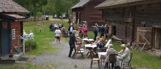 Oväntat många besökare på nostalgicafé