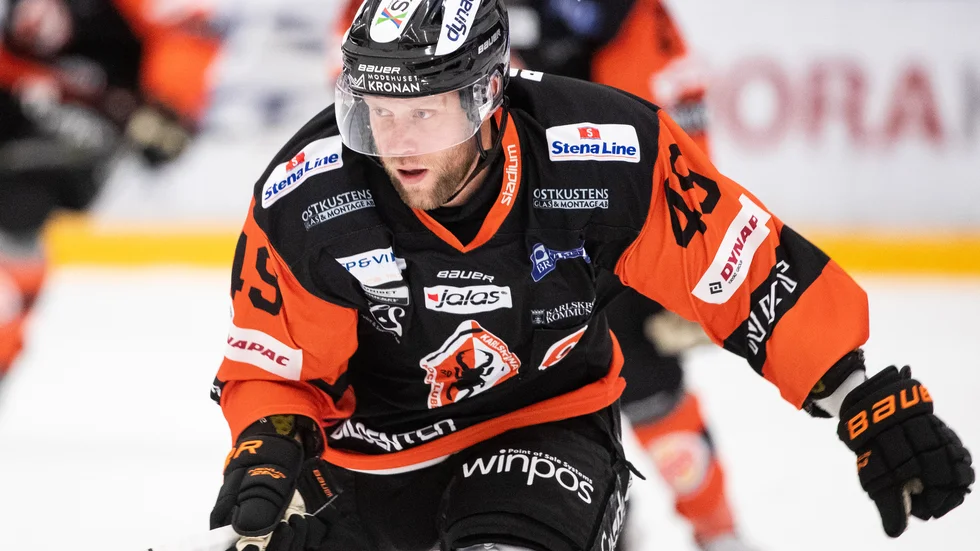 Niklas Johansson från Piteå rankades som landets främste spelare i Hockeyettan för ett par säsonger sedan. Idag är han klubblös.