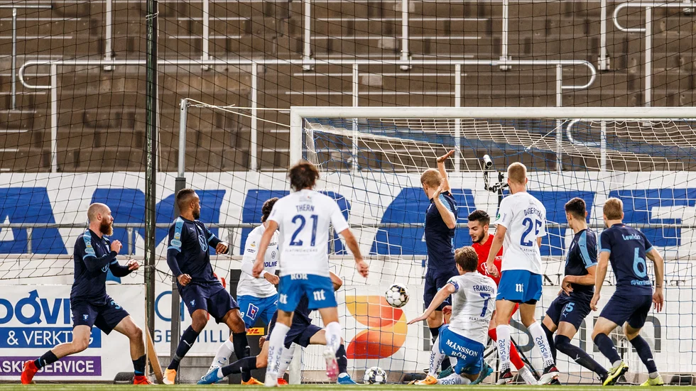 Här sätter Alexander Fransson kvitteringen mot Malmö.