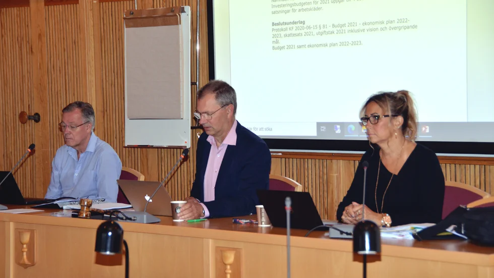 Bo Andersson, Sven Nordlund och Charlotte Sundqvist (utbildningschef) vid senaste sammanträdet i utbildningsnämnden.