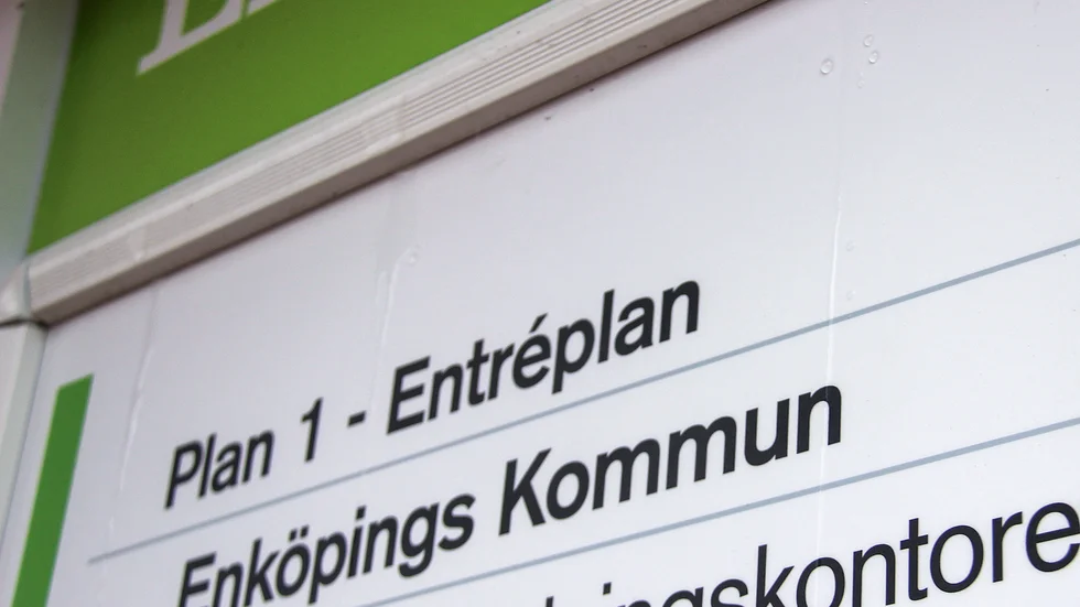 Styrets olika led sänder dubbla signaler om besparingar och effektiviseringar, skriver Matz Keijser, Ros-Mari Bålöw, Marianne van Aller och Lars Engelberg