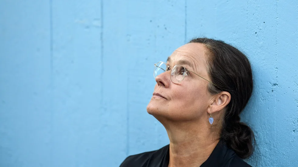 Pernilla August skulle regissera "Händelser vid vatten", som spelas in i Arjeplog i sommar, men har valt att hoppa av produktionen.