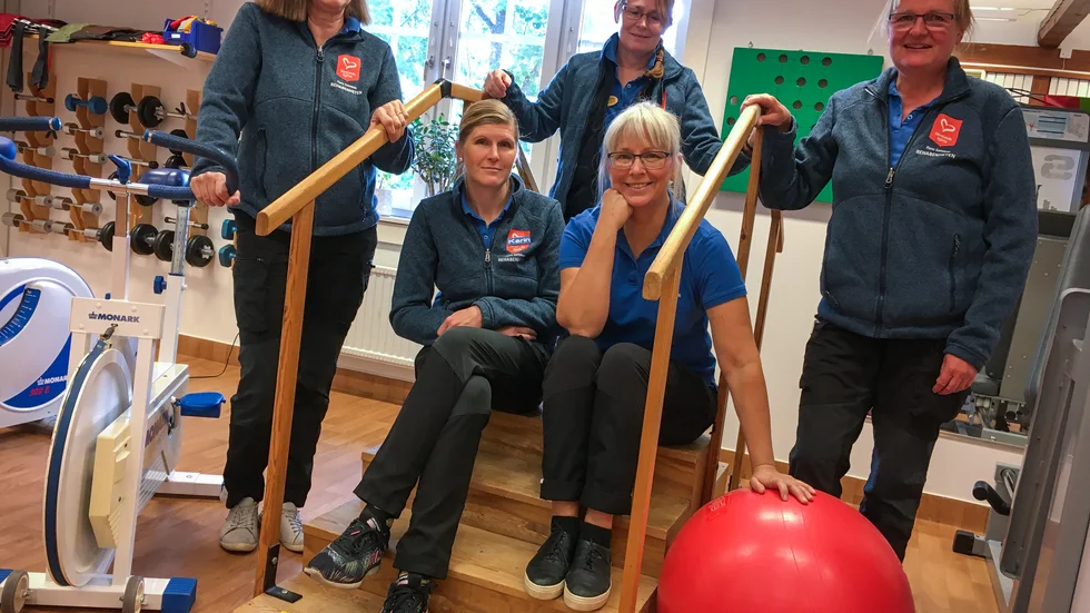 Annika Martens, Karin Landin, Gunilla Väyrynen Marianne Blomberg och Eva-Lena Wahl jobbar med dagrehabilitering på Heden i Malmköping och är spända inför vad som ska ske med verksamheten framöver.