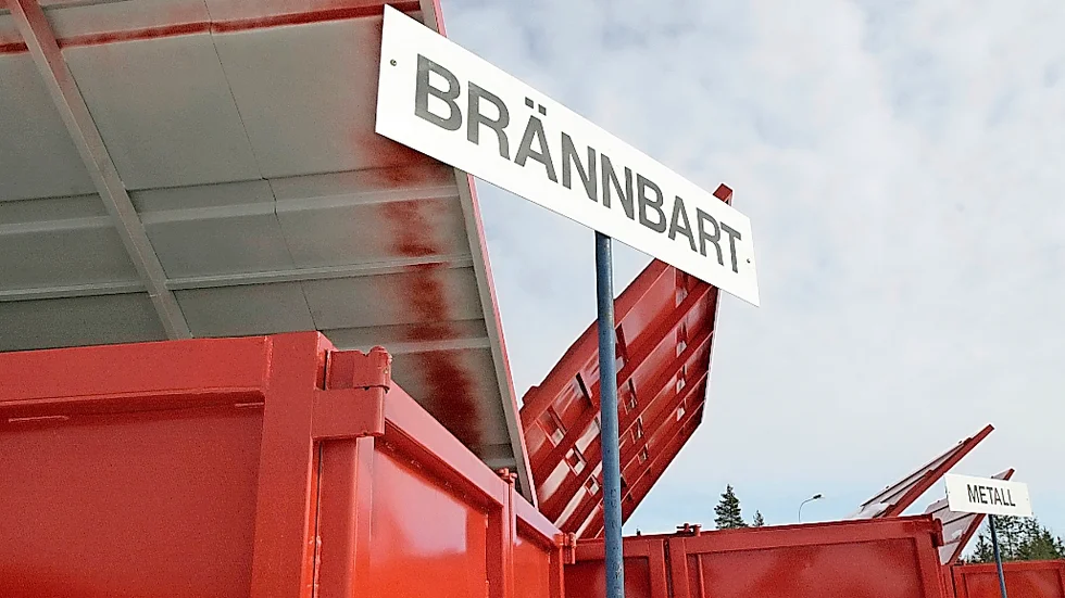 Nu införs ett passersystem på återvinningscentralen i Jörn som gör det möjligt för invånarna att gå dit utanför ordinarie öppettider.