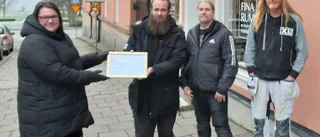 Motalabaren hade auktion - skänkte bort pengarna