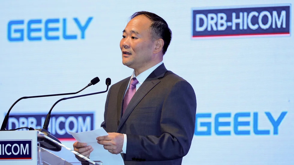 Zhejiang Geely Holding Group, med ordförande Li Shufu, uppges nu vilja satsa på en allians med den taiwanesiska kontraktstillverkaren Foxconn för att kunna erbjuda kontraktstillverkning och konsulttjänster. Arkivbild.