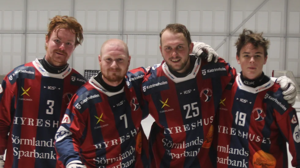 Fyra nöjda målskyttar efter segermatchen mot Unik. Från vänster Jimmy Jeshinsky, Niklas Eriksson,Linus Doktare och Gustav Doktare.