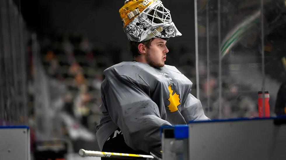 Hugo Marklund bildar målvaktspar mot Brynäs tillsammans med Arvid Söderblom i Gustaf Lindvalls frånvaro.